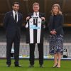 eddie howe amanada staveley mehrdad ghodoussi newcastle united nufc 1120 768x432 1