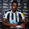 alexander isak signing contract newcastle united nufc 1120 768x432 1