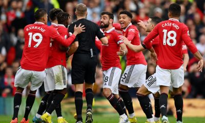 manchester united players surround referee newcastle united nufc 2 1120 768x432 1