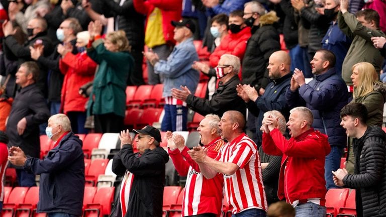 sunderland fans shouting clapping 2021 newcastle united nufc 1120 768x432 1