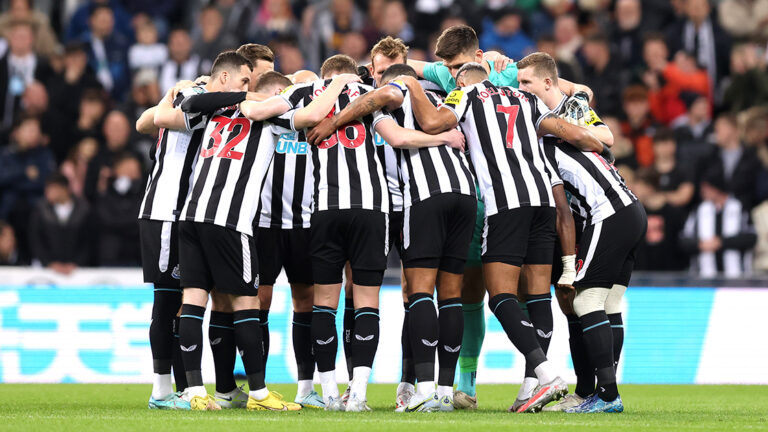 team huddle carabao cup 2022 newcastle united nufc 1120x1120 1 768x432 1