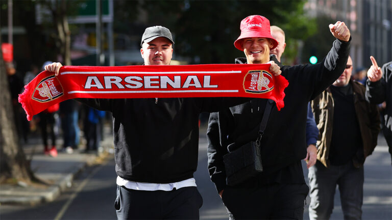 arsenal fan with scarf newcastle united nufc 1120 768x432 1